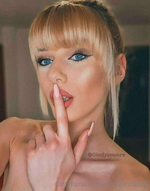 📲Your sexy blue-eyed blonde is here. Pussy FREE is all for y..