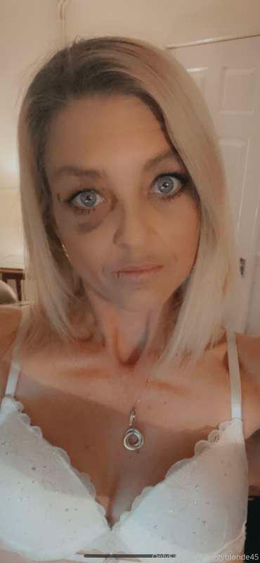 leggyblonde45 image #0