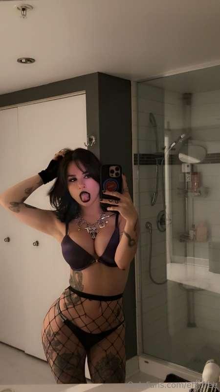 wanna see the one i took in the shower? it’s on @effycutiexx..