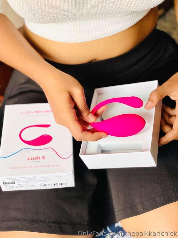 New toy in town🥵🥵👅. Who wanna play with it?😈😈