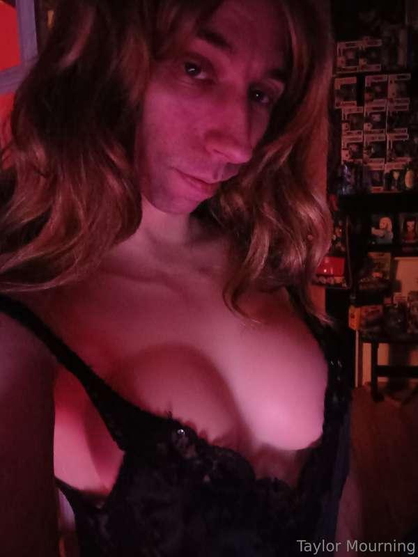 Happy Friday ;) and omg my tits look amazing here :P tip me ..