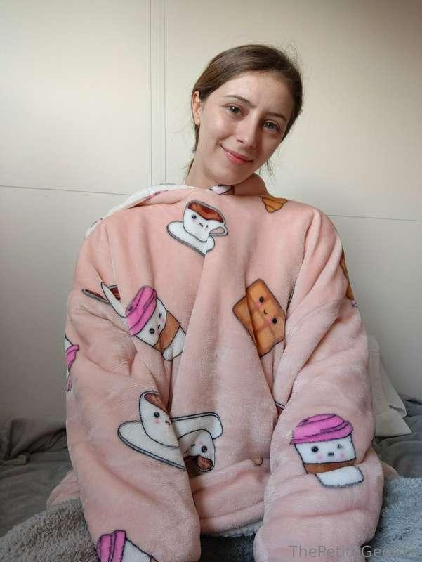 Swipe to strip me off + spread my pussy 😋😈