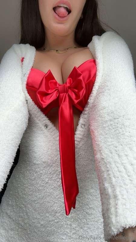 Dm me a ❤️‍🔥 for an early V-day surprise 😘