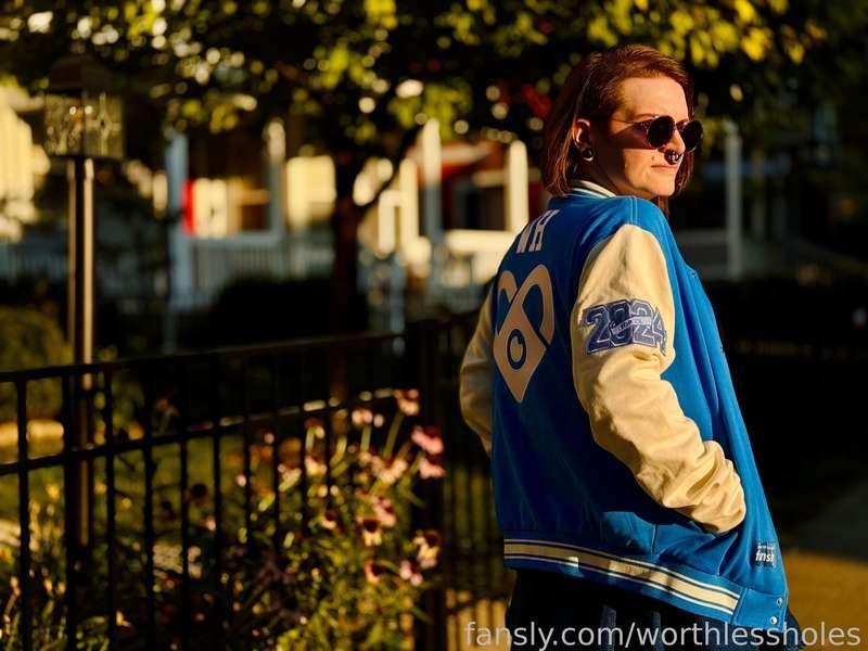 worthlessholes image #1