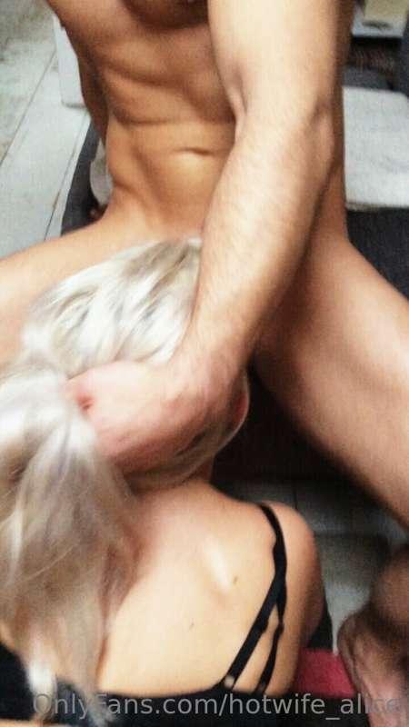 My pussy gets so creamy and wet 💦