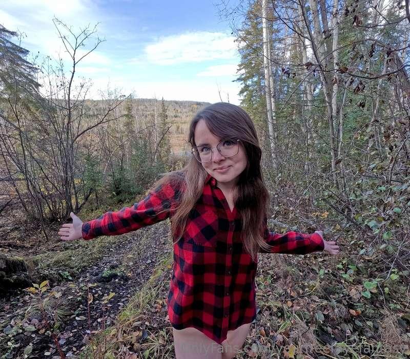 Flannel is a win for a cozy Fall Photoshoot 🍂
