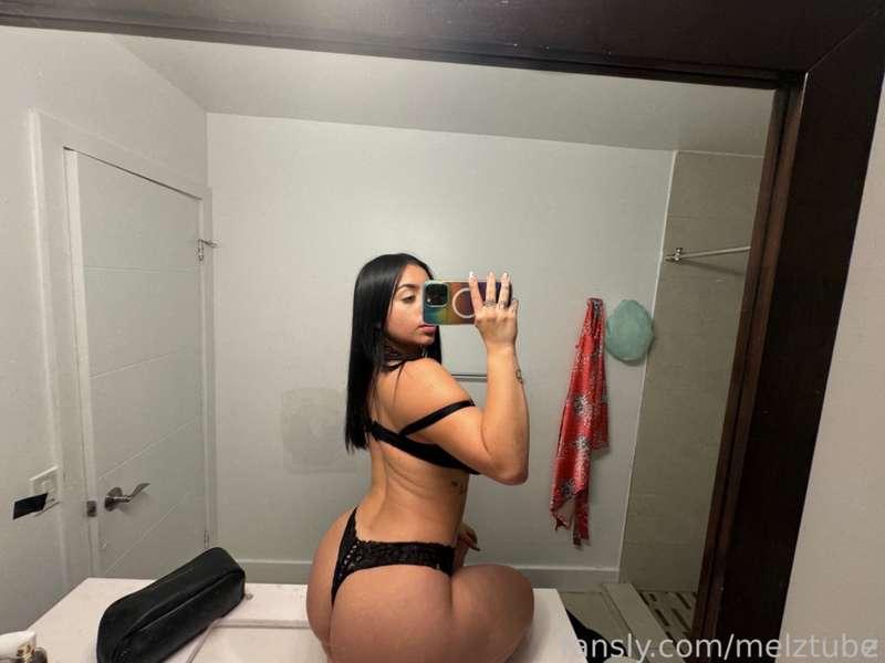 Are bathroom selfies still in style? 