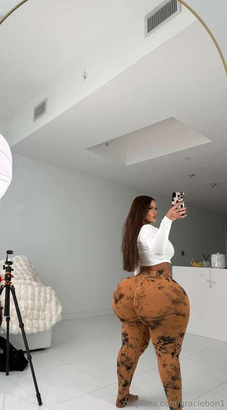 do you like it when i wear leggings? 🥵