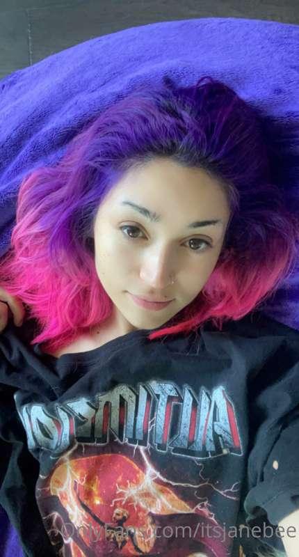 she is the sleepiest bee after cumming so much on stream las..