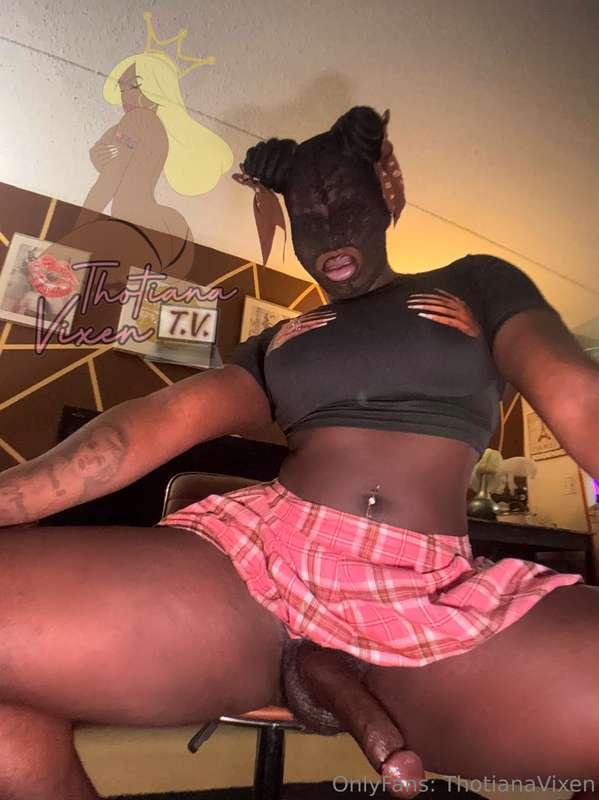The Dumb Ditsy Bitch u Tricked into Sucking ya Dick on the s..