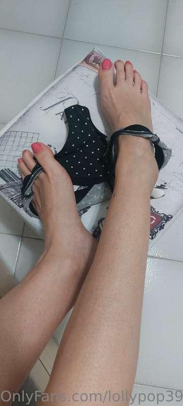 This is what happens when you suck my toes🥵💦