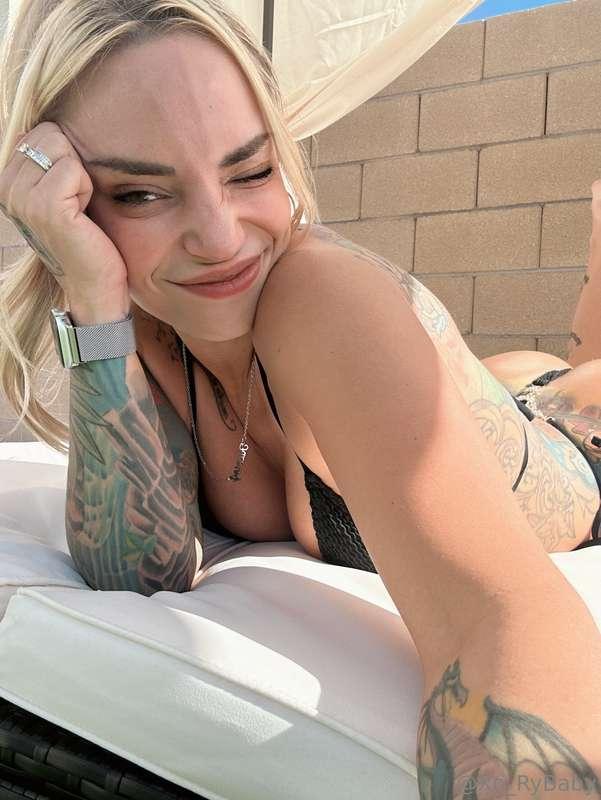 I like flirting with you baby! DM me your favorite kind of v..