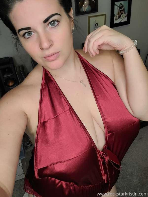 Just a little tease of what I wore on my live stream last ni..