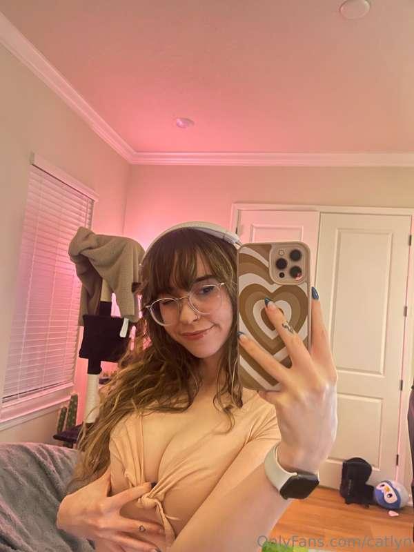 gamer girl titties