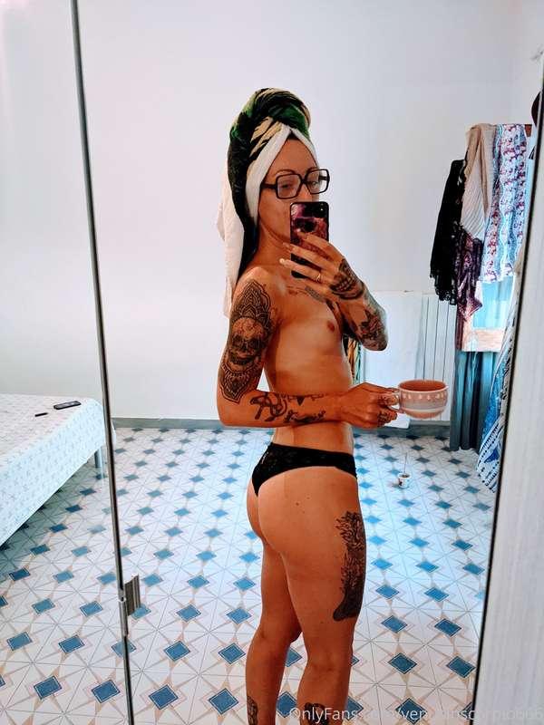 Swipe through if you love my ass 😜🤤