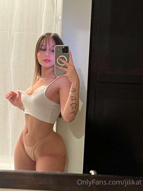 wanna take a shower with me? 😈💖