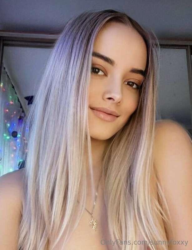 Write to her 👉 @lolly_jully_x , she is online now 🔞
This hot..