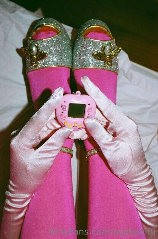 Changing, slurping, and playing w my little pussy cat 🤍🫧 let..