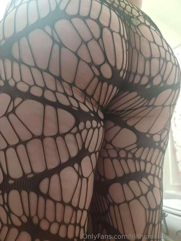 Anyone else love grunge fishnets?