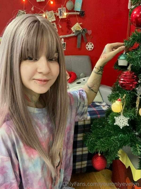 do you decorate the tree before the upcoming holiday?🥰