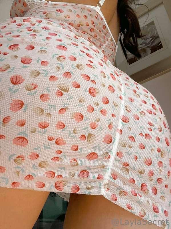 It’s so hot to me that you can see both sides of my dress 🙈❤..