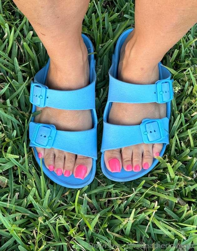 I love the ocean so much! Are you loving the color as much a..