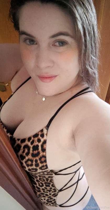 cheekyredfox image #0