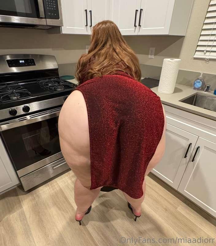 Kinda hungry… but not for food? 👀🥵