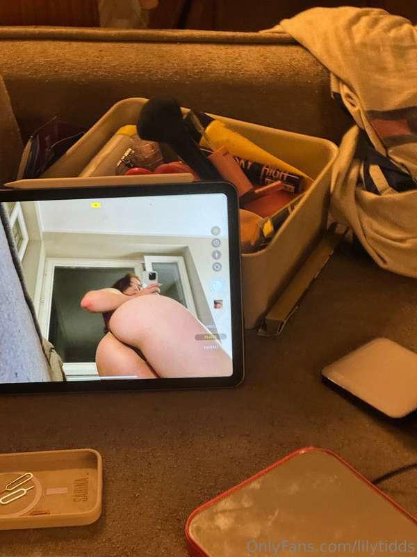 that ass need some smaking lol