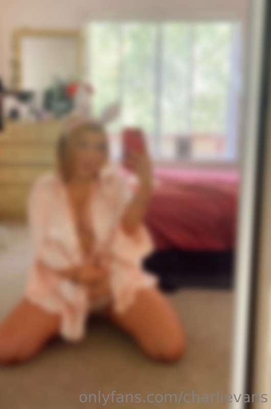 there is something extra sexy waiting for you in the DMs 😘