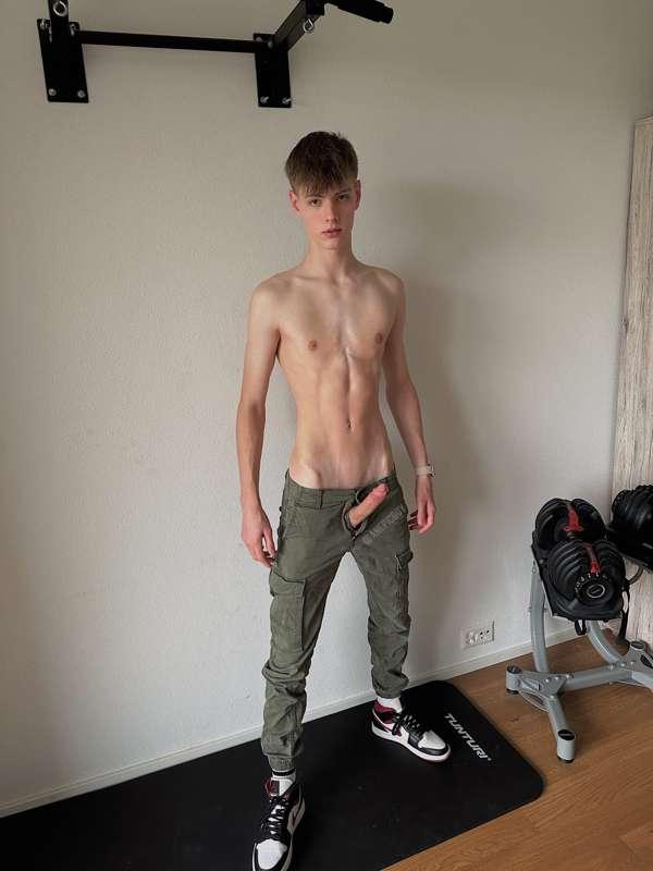 Got horny after doing sport, need some help with this hard c..