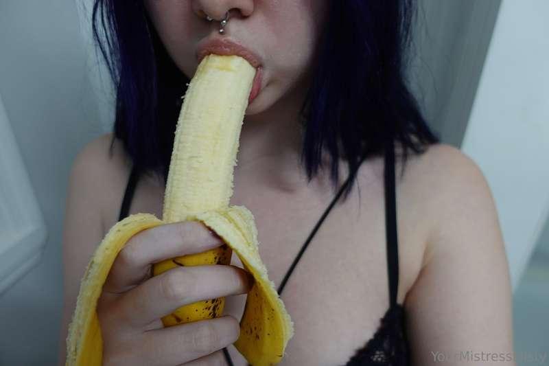 Eating you up 🍌 