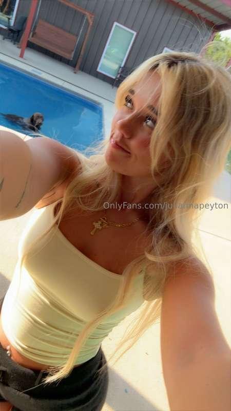 Spicing up your feed, one caption at a time.