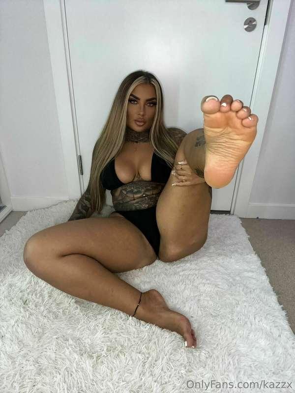 How's the view?🦶🏻😏