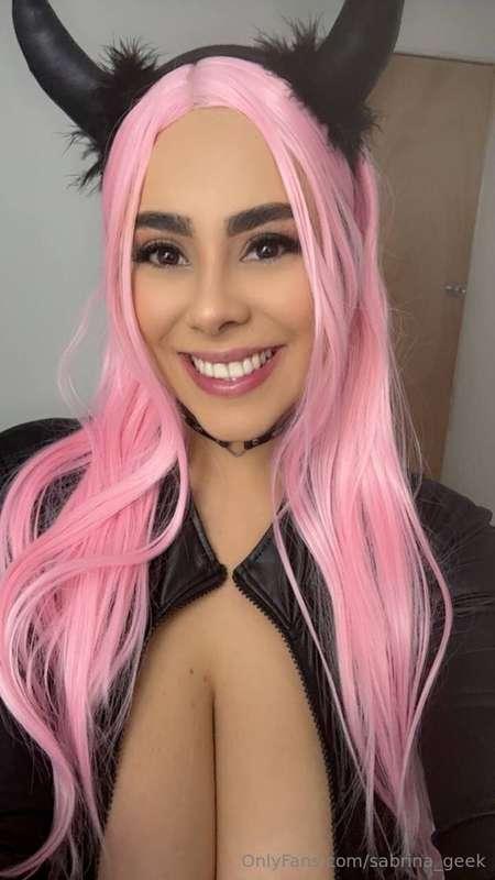 ESTA DIABLITA TE QUIERE CHUPAR BIEN RICO LA VERGA PAPI!! 🥵🔥😈