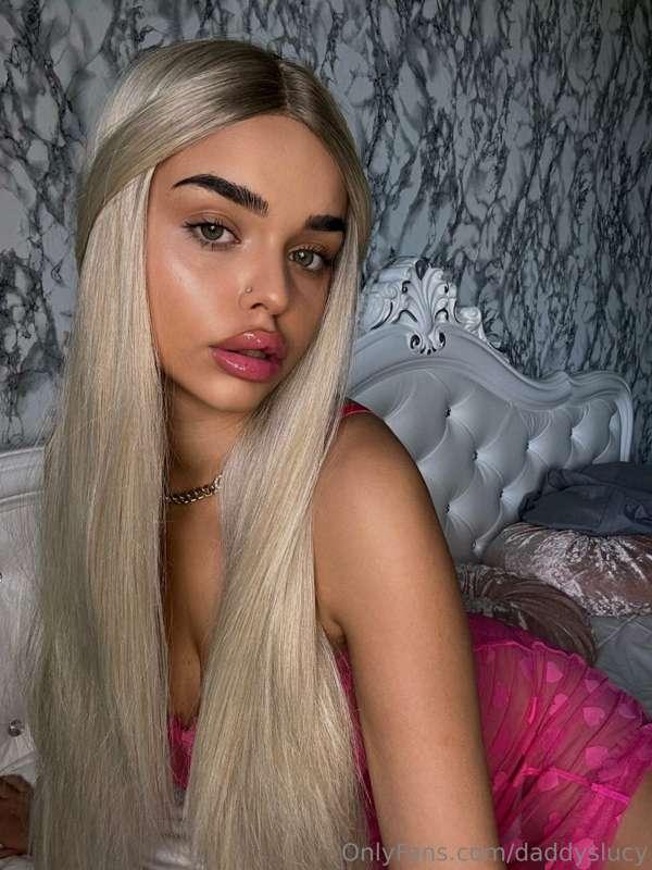 ## What can you do to win the love of this Queen? 😈
# Surpri..