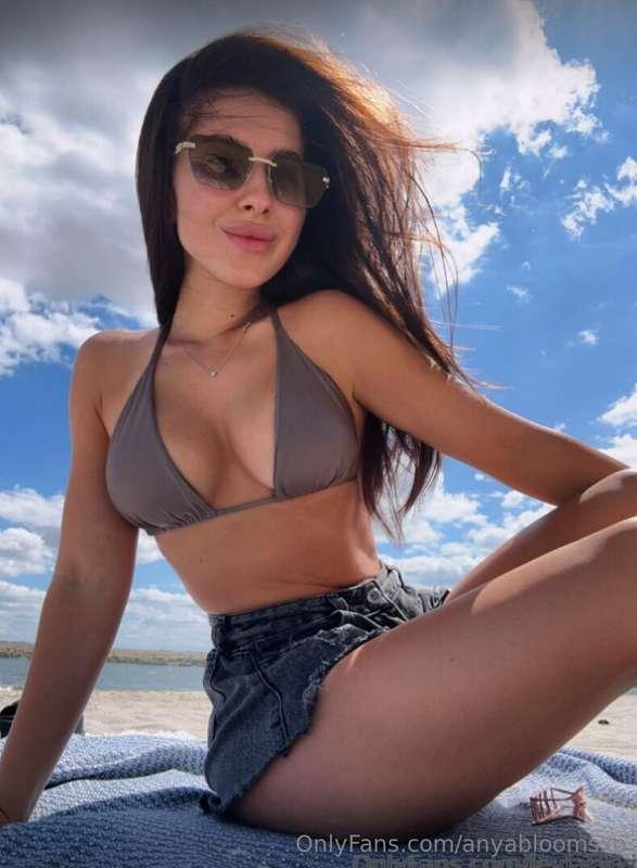 Petite, hot girl decided to do hot content 😈I'm sure your 🍆 ..