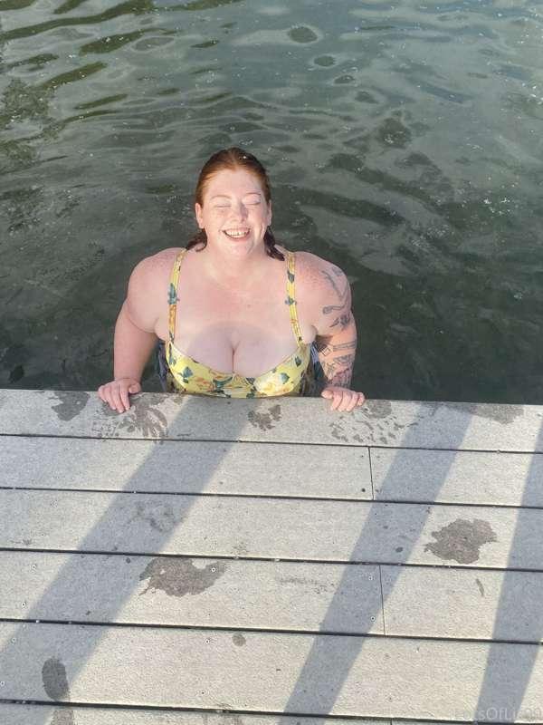 It’s beginning to look a lot like mermaid season 🧜🏻‍♀️🌊🪦
