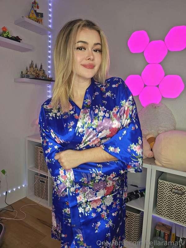 Shall I de robe? 😘