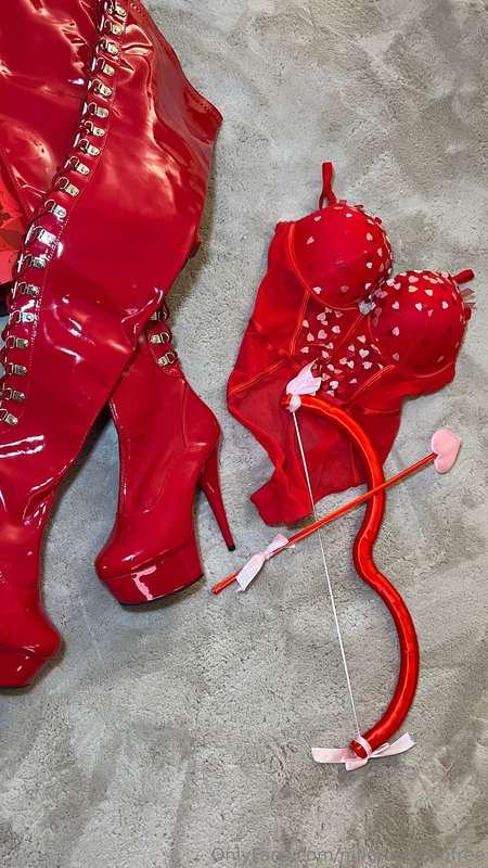 Making Valentine's Content for you Guys 🤭🌹🌹 -50% VALENTINE'S..