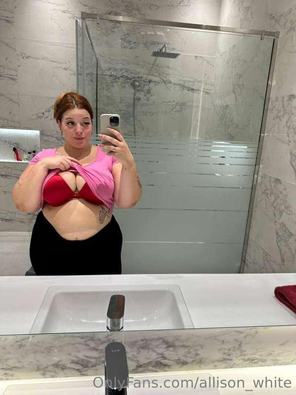 i am gonna take you with on my shower routine, lets start wi..