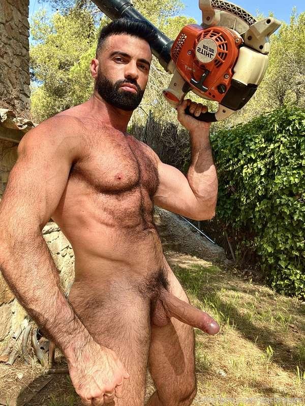 👑 In my free time i like to landscape my garden. Quien me ay..