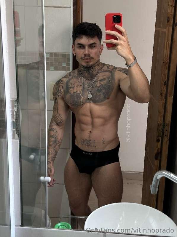 Gostaram da cueca preta? 😏  Do you like the black underwear?..
