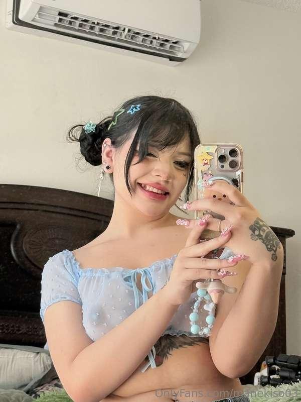 Mi faldita ya está mojada 👅