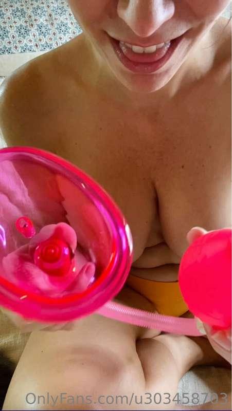 ✨ Pussy Pump and Play!✨ 

Over 30 minutes of pump and play. ..
