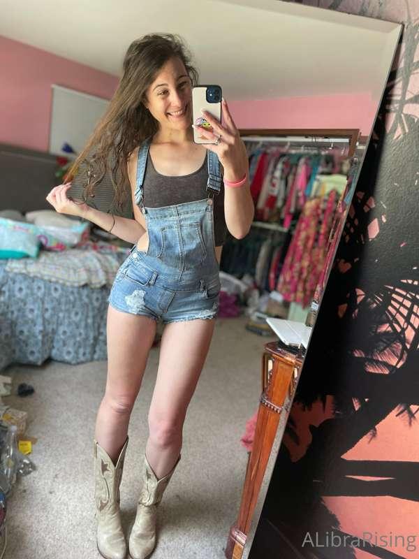Felt like putting my cowboy boots on for some reason, so wha..