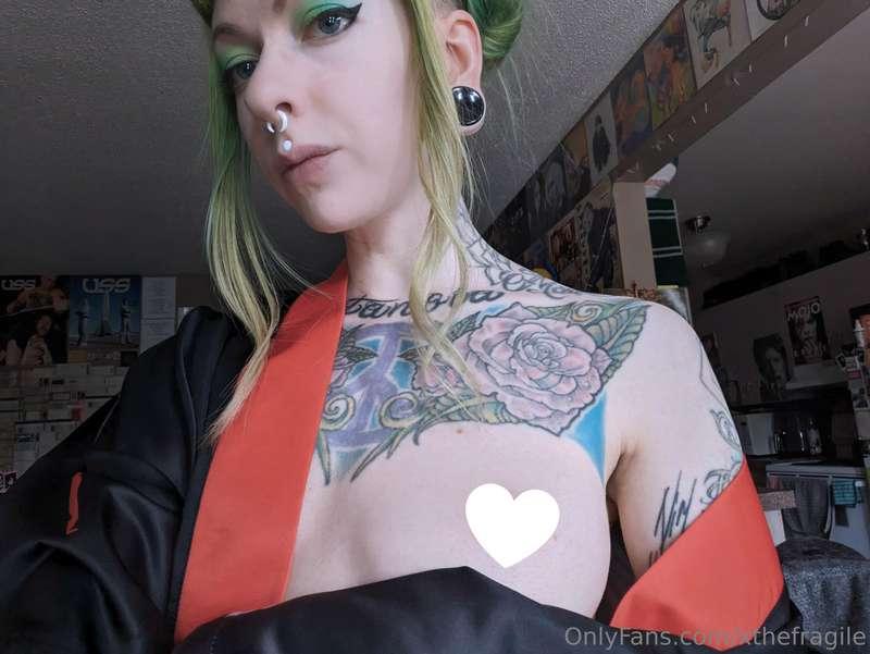 ^.^  5 more subscriptions available for 50% off on @thefragi..