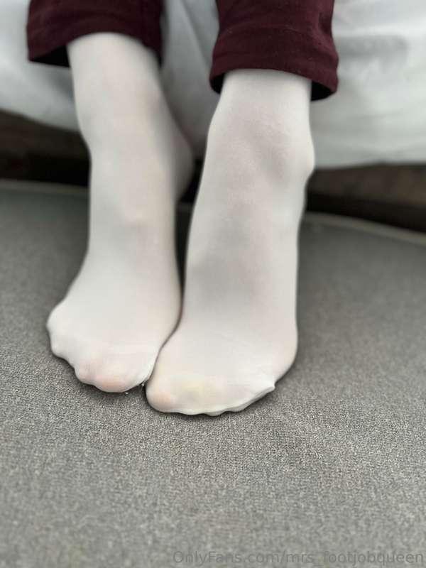 mrs_footjobqueen image #1