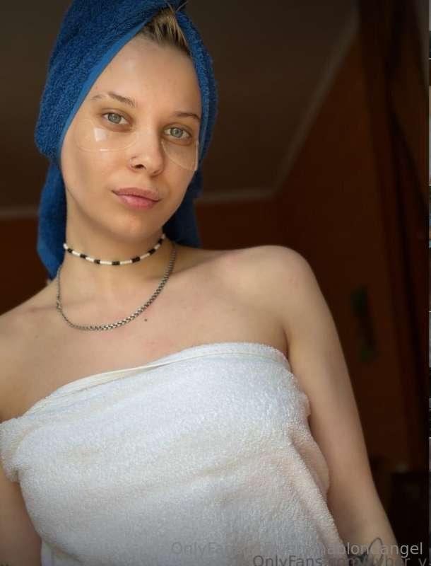 🔥@cyber_v IS WET RIGHT NOW💦💦💦 
@cyber_v she knows how to bri..