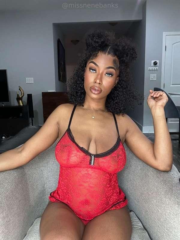 A glimpse of allure 😏